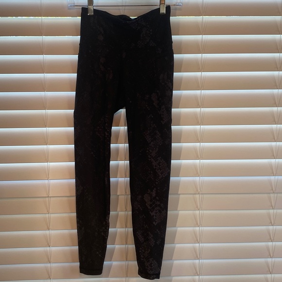 Old Navy Pants - Old Navy‎ Active Black Patterned Go-DRY Leggings XXS
